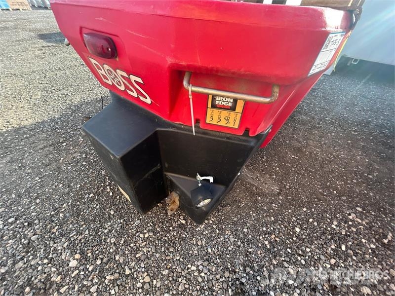 Boss VBX 8000 Salt Spreader - Fits Truck Esparcidoras de arena y sal