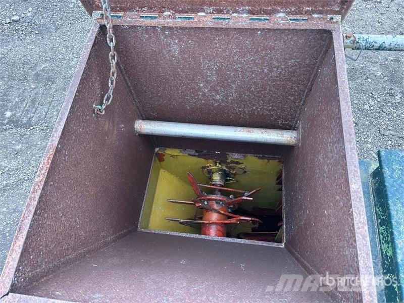 Bowie HYSDR11000TR 11000 gal Hydroseeder Other components