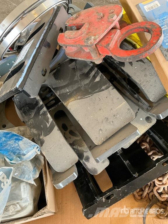 Brake parts, chains, barrel pump Drugi deli