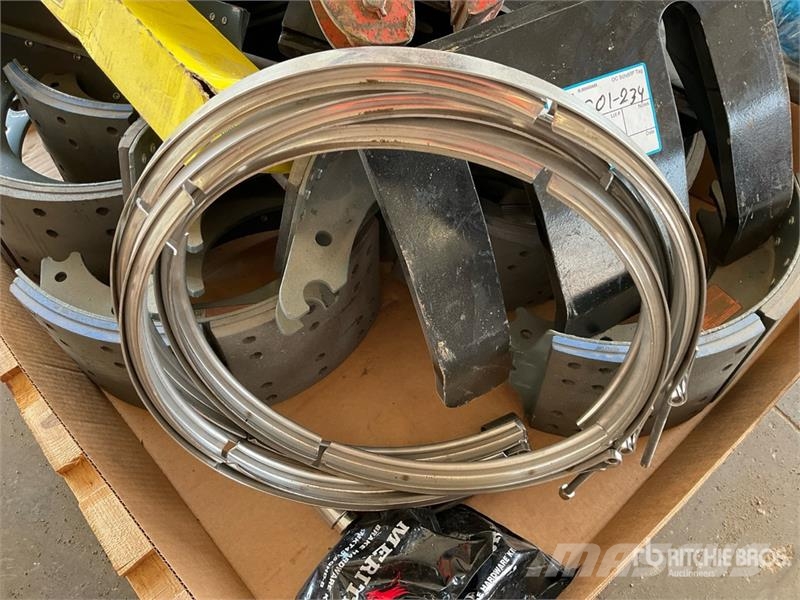 Brake parts, chains, barrel pump Drugi deli