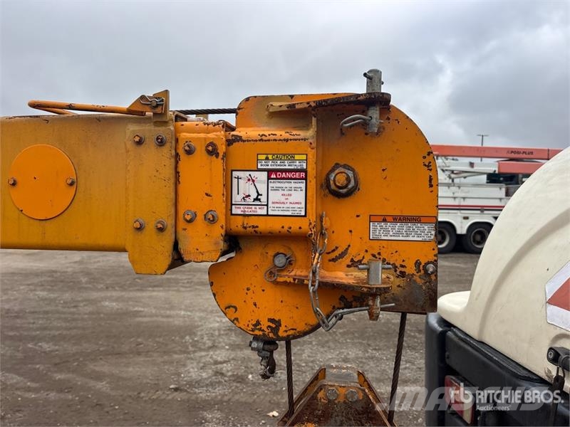 Broderson IC-35-2C 8000 lb 4x2 Carry Deck Crane Other cranes
