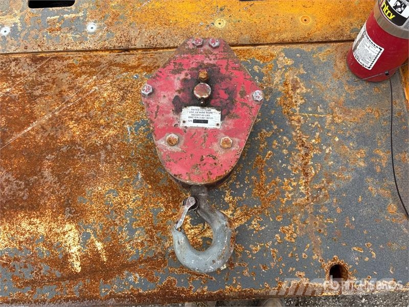Broderson IC-35-2C 8000 lb 4x2 Carry Deck Crane Other cranes