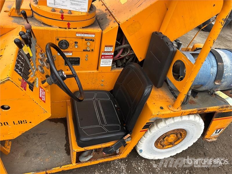 Broderson IC-35-2C 8000 lb 4x2 Carry Deck Crane Other cranes