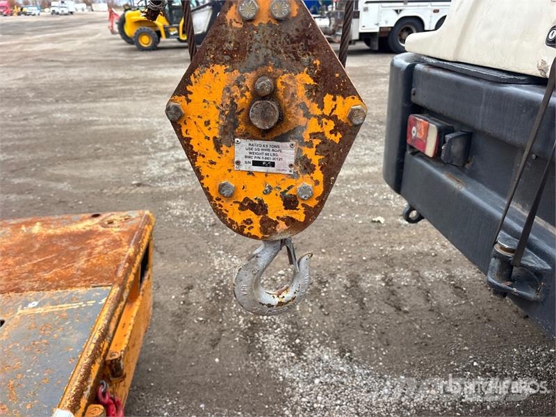 Broderson IC-35-2C 8000 lb 4x2 Carry Deck Crane Other cranes