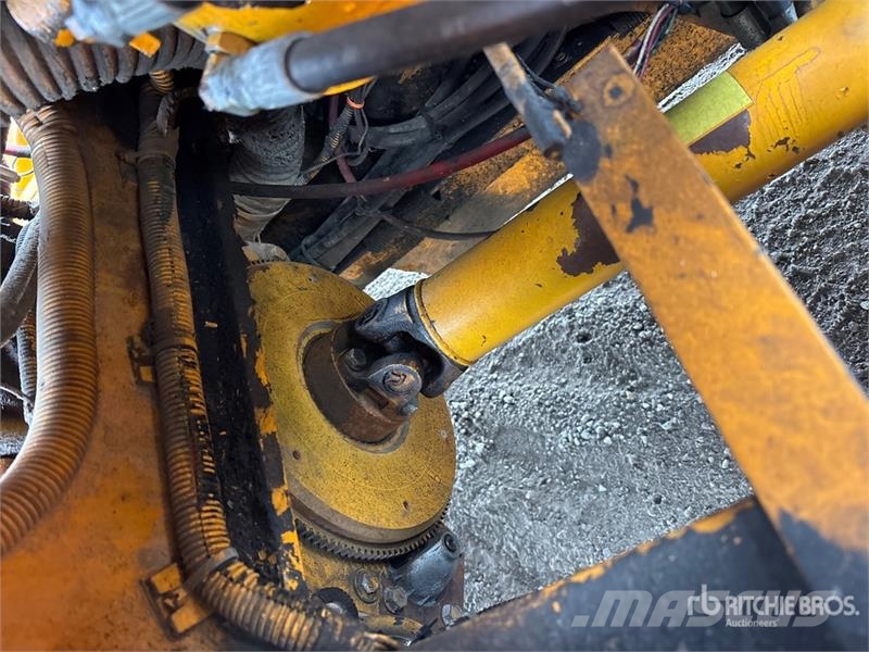 Broderson IC-35-2C 8000 lb 4x2 Carry Deck Crane Other cranes