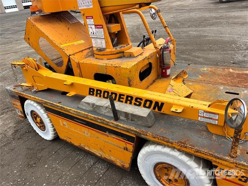 Broderson IC-35-2C 8000 lb 4x2 Carry Deck Crane Other cranes