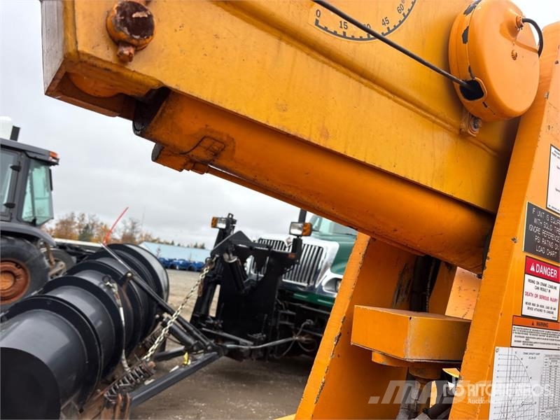 Broderson IC-35-2C 8000 lb 4x2 Carry Deck Crane Other cranes