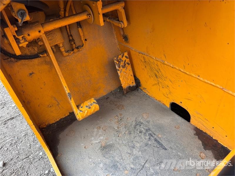 Broderson IC-35-2C 8000 lb 4x2 Carry Deck Crane Other cranes