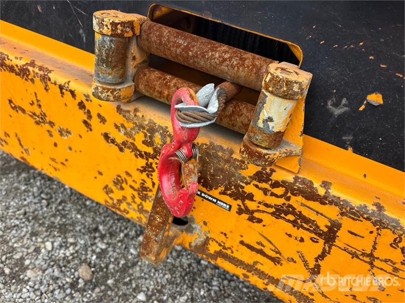 Broderson IC-35-2C 8000 lb 4x2 Carry Deck Crane Other cranes