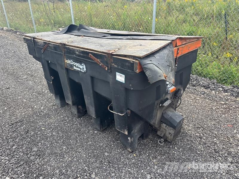 Buyers SaltDogg Salt Spreader Kum ve tuz serpiciler