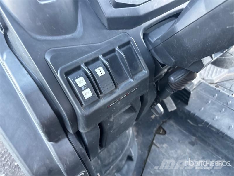 Can-am Defender XT 4x4 Utility Vehicle 다목적 장비