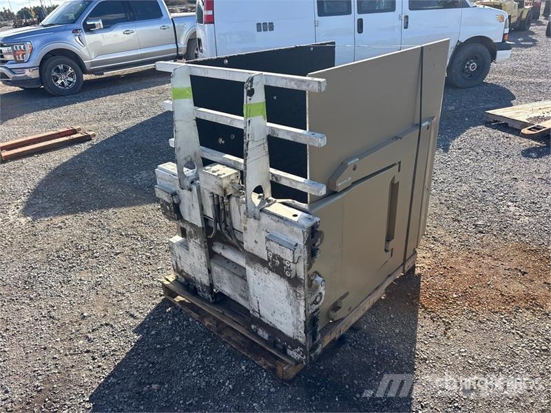 Cascade 48 in 4500 lb Carton clamp Fork Attachment Trukkihaarukat