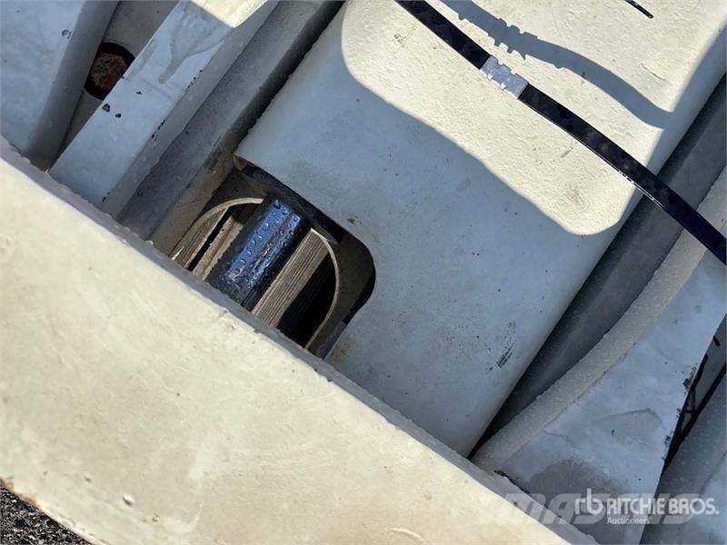 Cascade 50D-CES-13B 46 in Hydraulic Fork Attachment Паллетные вилы для фронтальных погрузчиков
