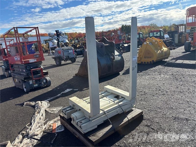 Cascade 50D-CES-13B 46 in Hydraulic Fork Attachment Fourche