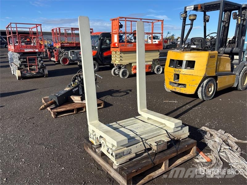 Cascade 50D-CES-13B 46 in Hydraulic Fork Attachment Fourche