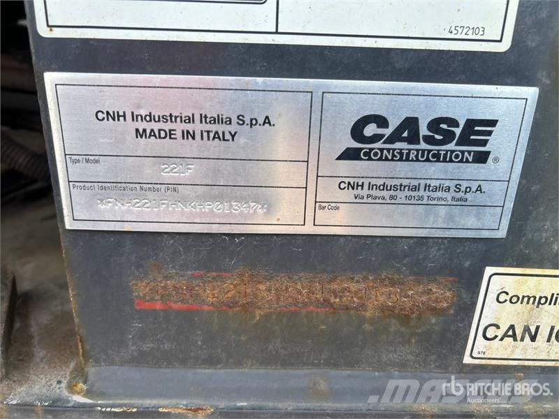 CASE 221F Chargeuse sur pneus