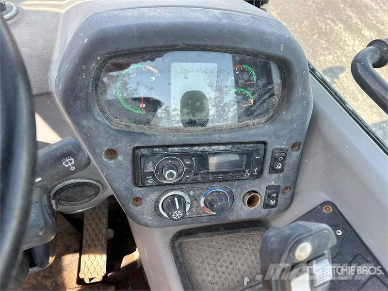 CASE 221F Chargeuse sur pneus
