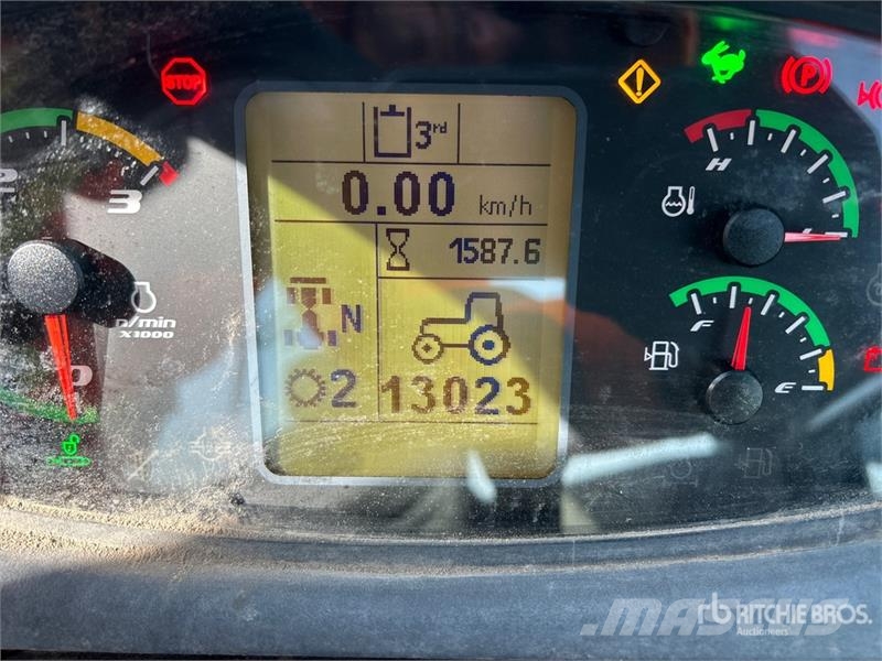 CASE 221F Chargeuse sur pneus
