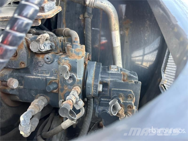 CASE 221F Chargeuse sur pneus