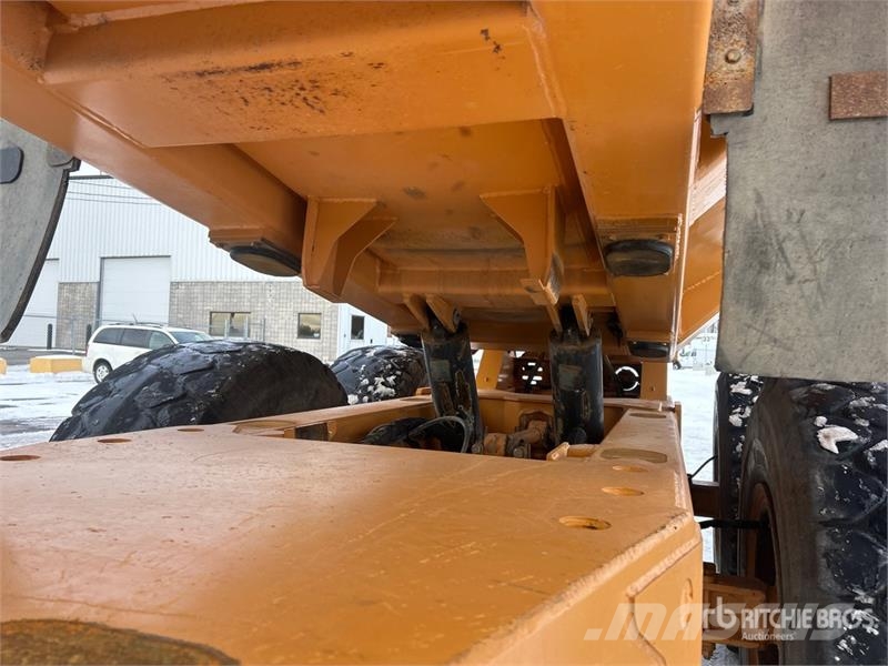 CASE 330 Articulated Haulers