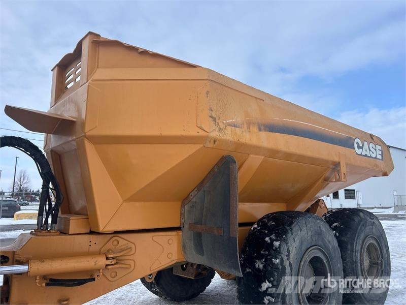 CASE 330 Articulated Haulers