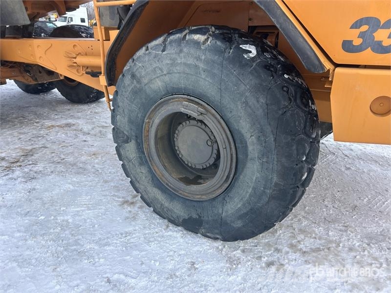 CASE 330 Articulated Haulers
