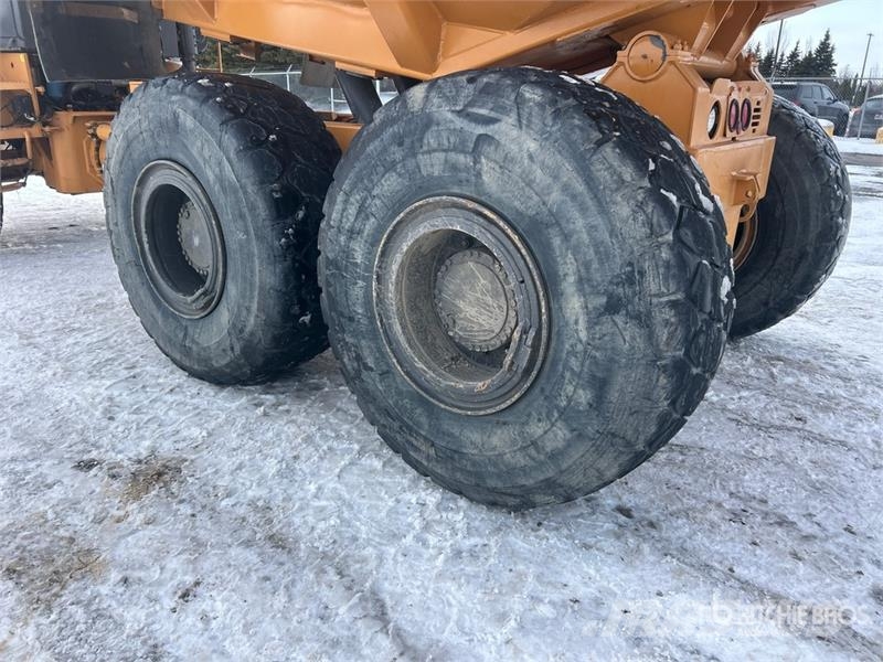 CASE 330 Articulated Haulers