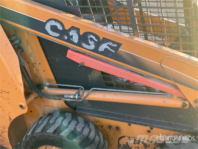 CASE 430 لوادر انزلاقية التوجيه