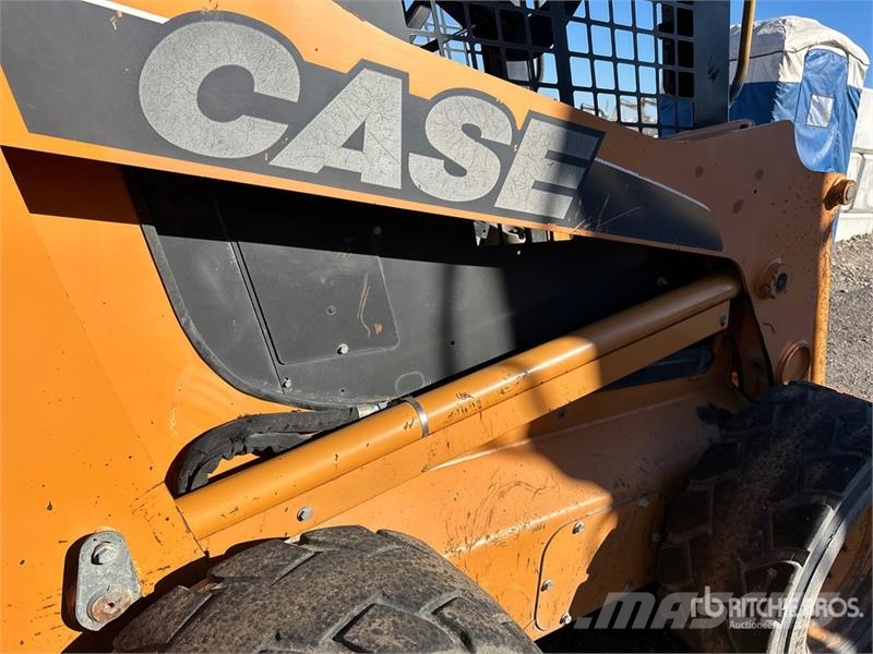 CASE 465 Lietoti riteņu kompaktiekrāvēji