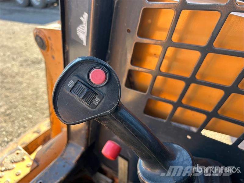 CASE 465 Series 3 Skid Steer Loader Kompaktlastere