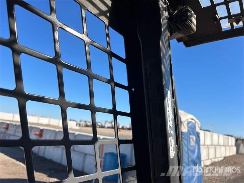 CASE 465 Series 3 Skid Steer Loader Kompaktlastere