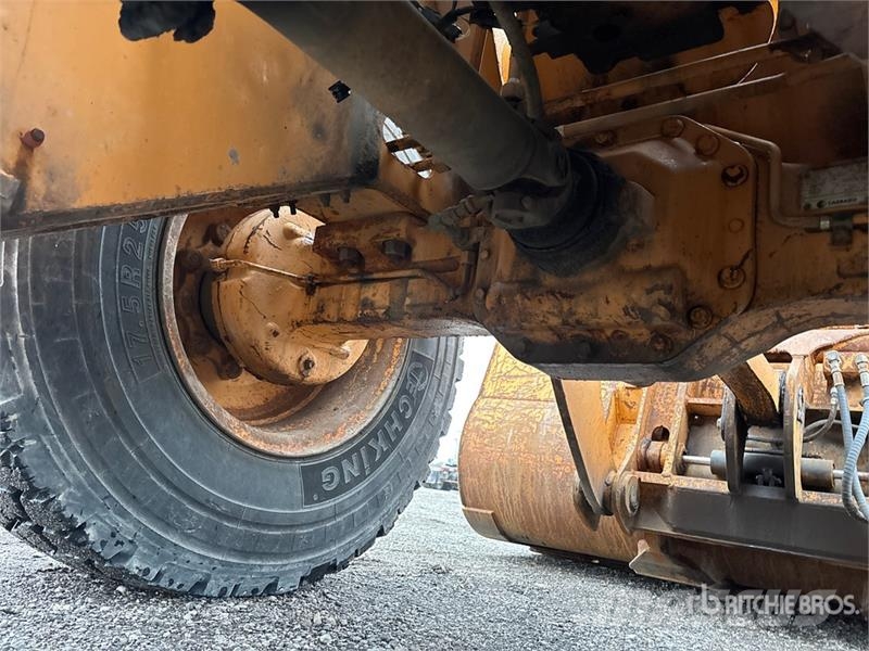 CASE 521D Колесни товарачи