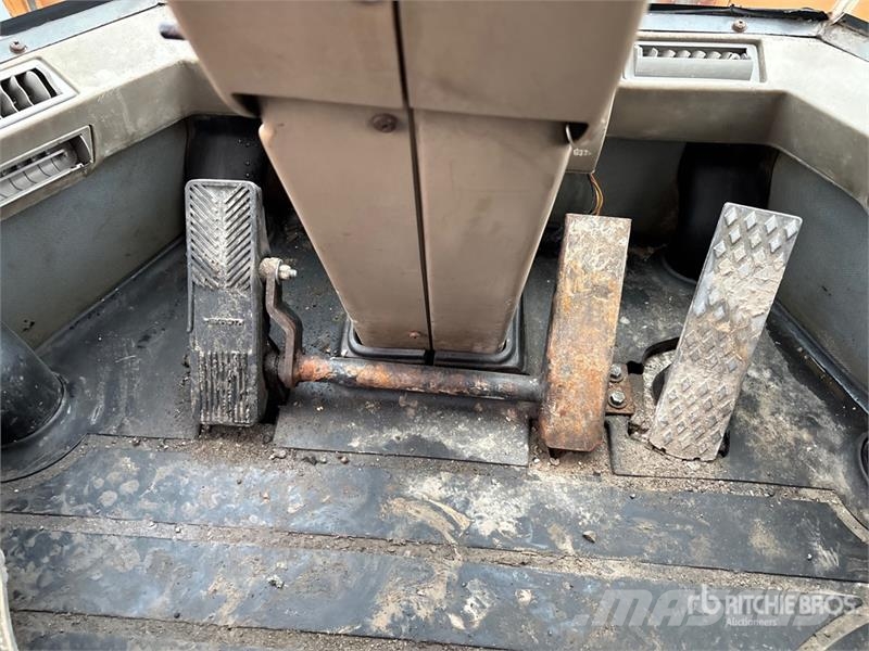 CASE 521D Колесни товарачи
