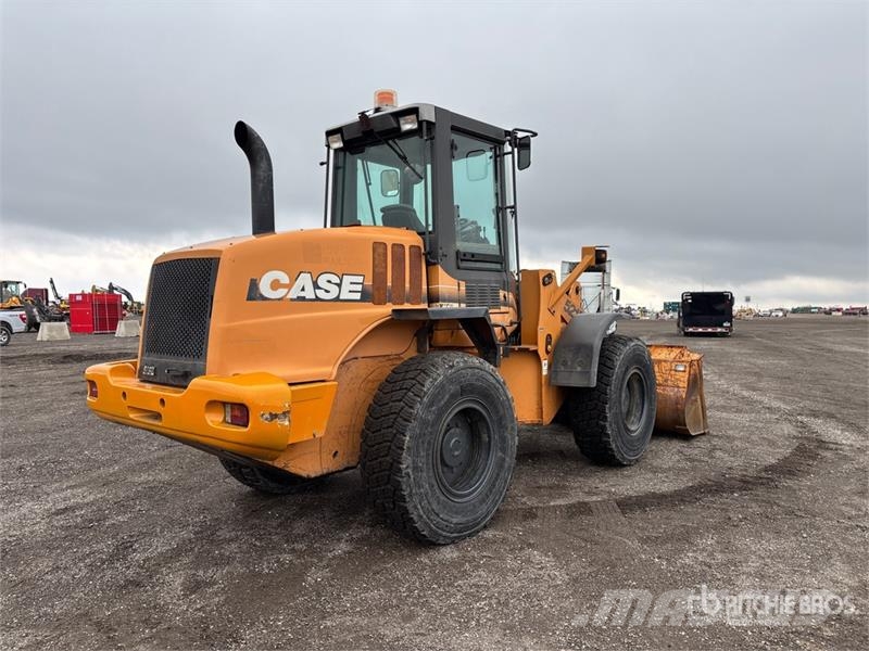 CASE 521D Колесни товарачи
