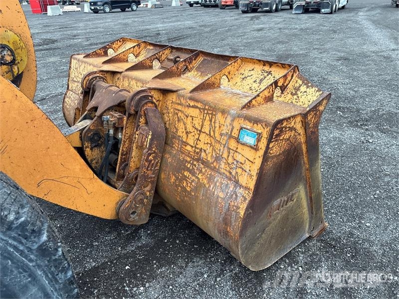 CASE 521D Колесни товарачи