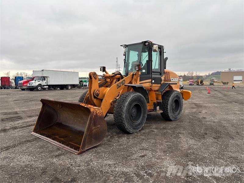 CASE 521D Колесни товарачи