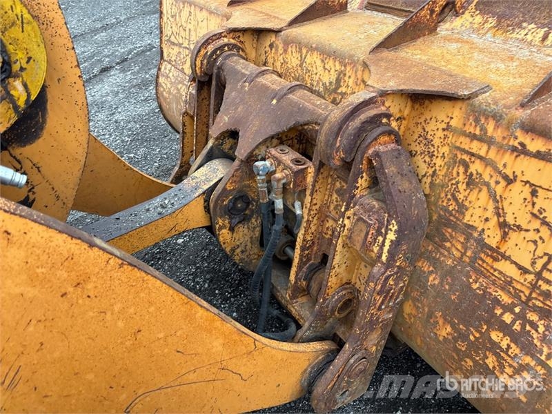 CASE 521D Колесни товарачи