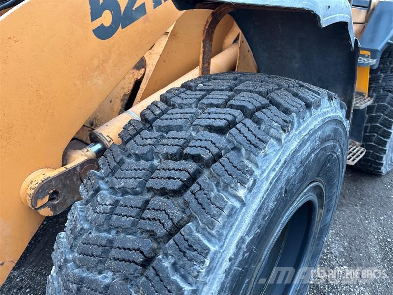 CASE 521D Колесни товарачи