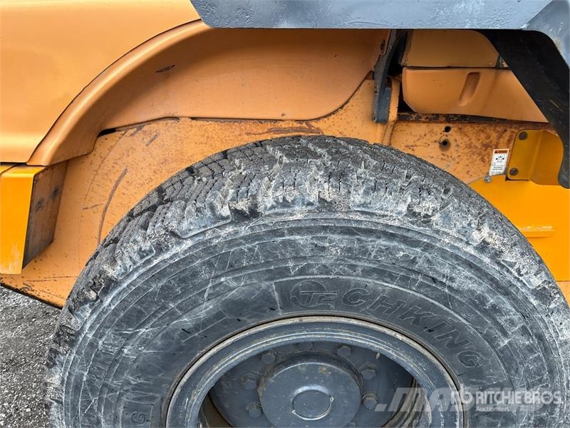 CASE 521D Колесни товарачи