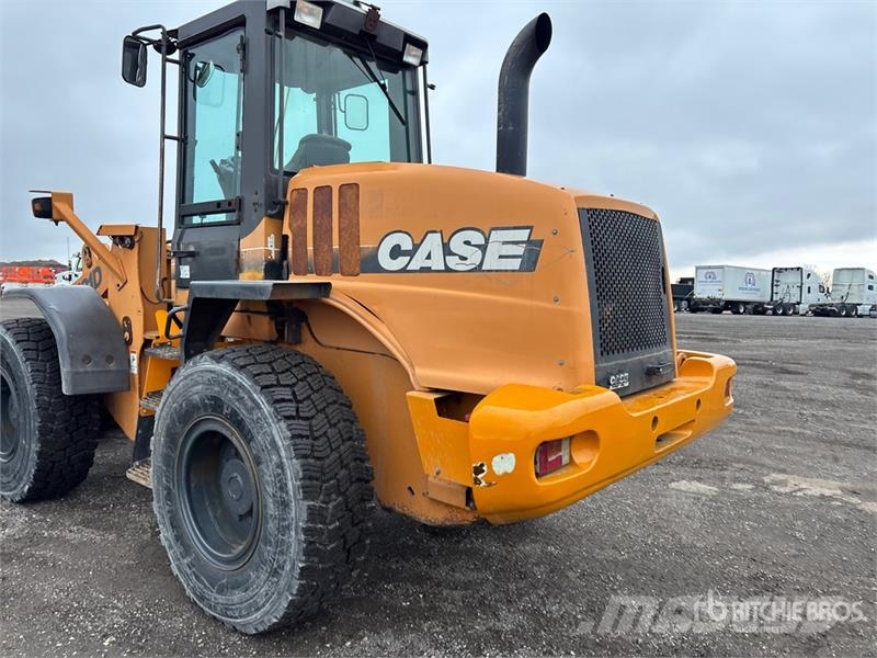 CASE 521D Колесни товарачи