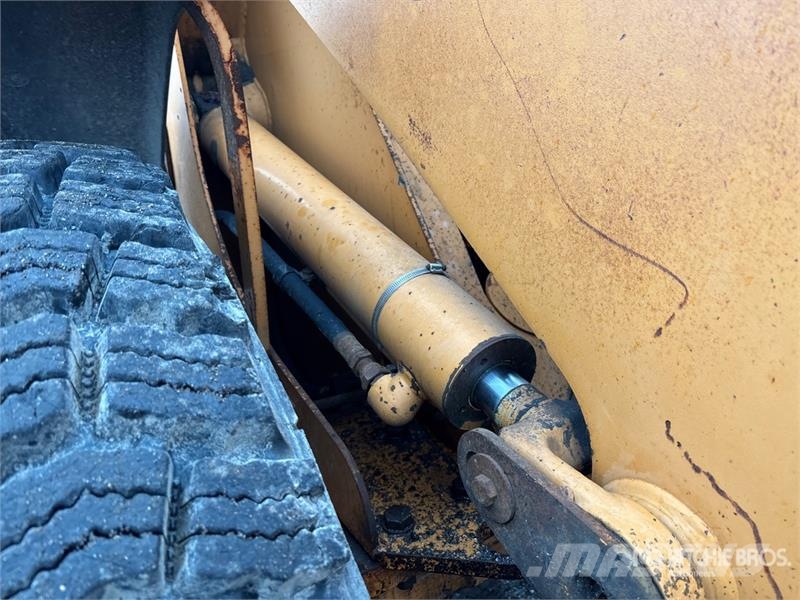 CASE 521D Колесни товарачи
