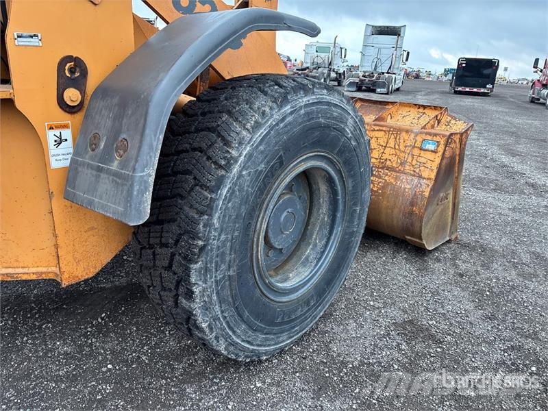 CASE 521D Колесни товарачи