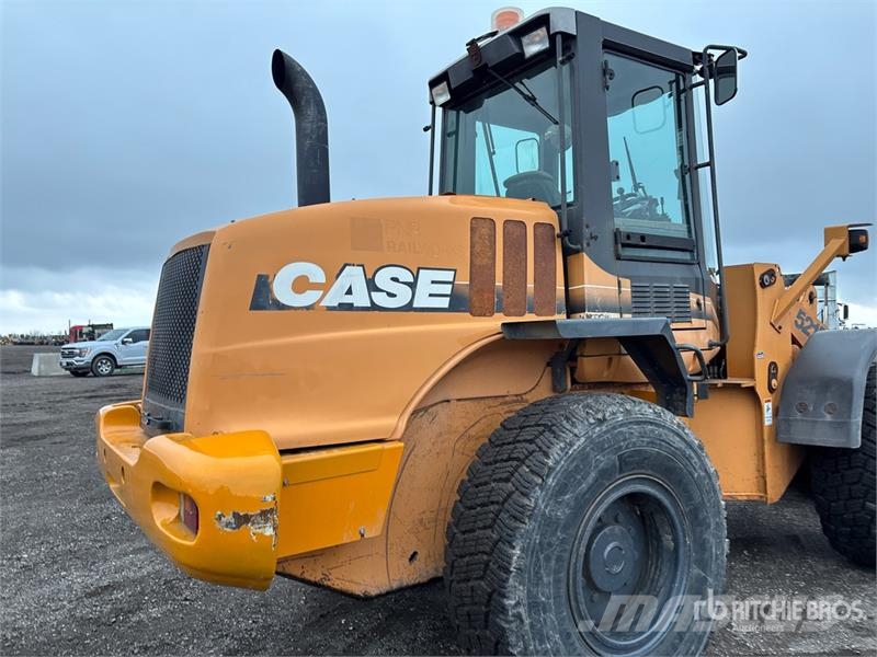 CASE 521D Колесни товарачи