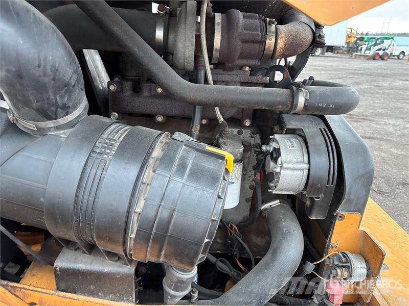 CASE 521D Колесни товарачи