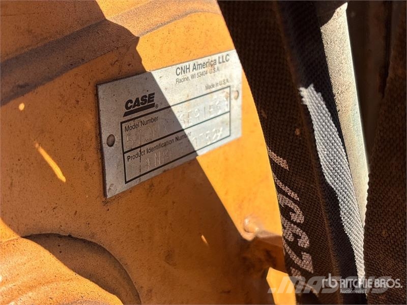 CASE 570MXT Gumikerekes homlokrakodók