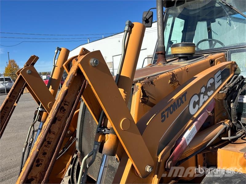 CASE 570MXT Gumikerekes homlokrakodók