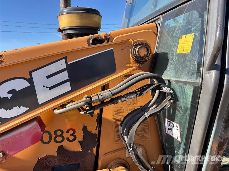 CASE 570MXT Gumikerekes homlokrakodók