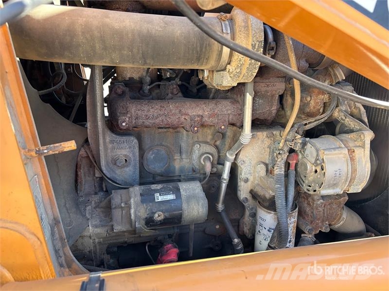CASE 570MXT Gumikerekes homlokrakodók