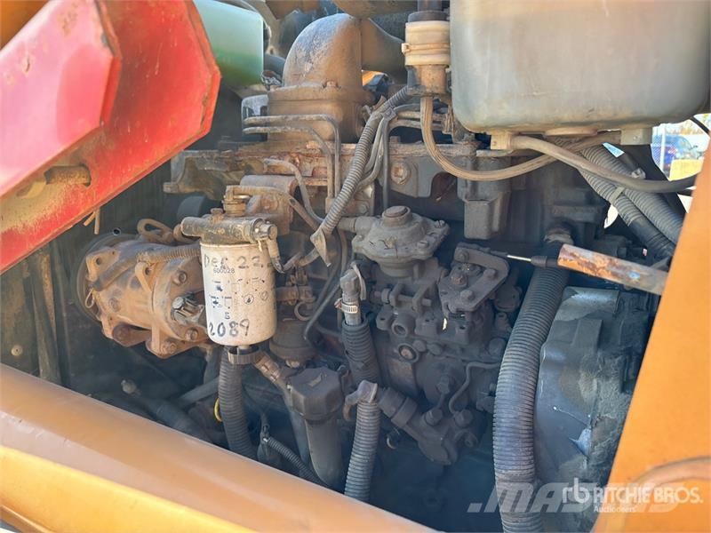 CASE 570MXT Gumikerekes homlokrakodók