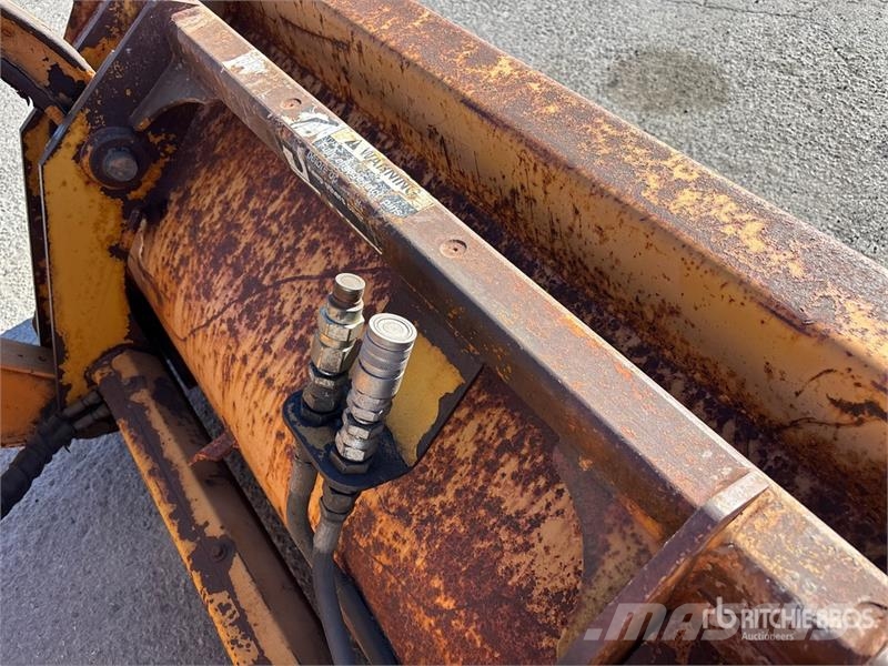 CASE 570MXT Gumikerekes homlokrakodók